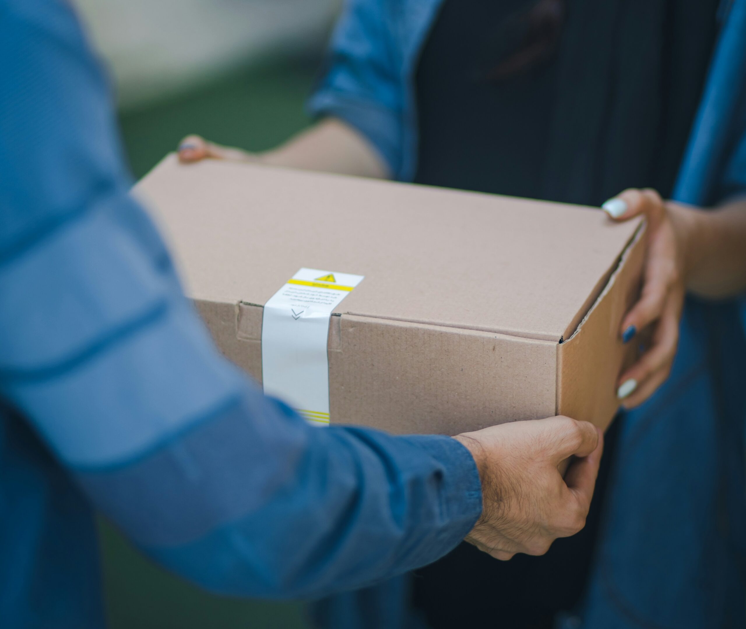 택배 받는 사진