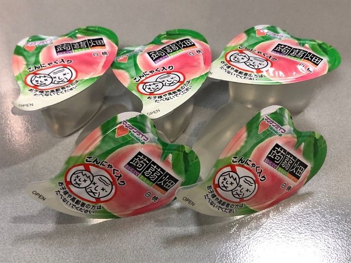 컵 모양의 곤약 젤리 제품 사진